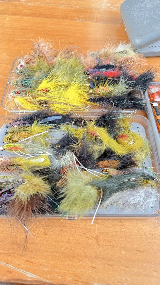 Caja de moscas artesanales para pesca